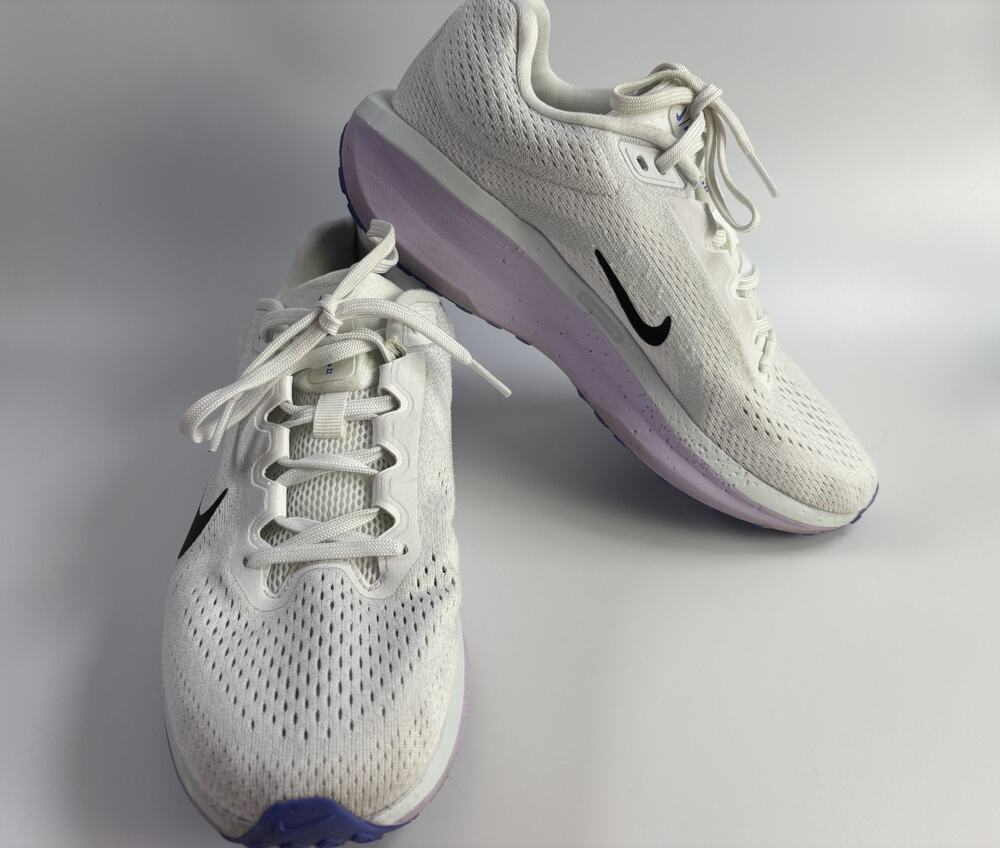 Nike Air Winflo 11 Womens Athletic Running Shoes Size 9 White-Violet